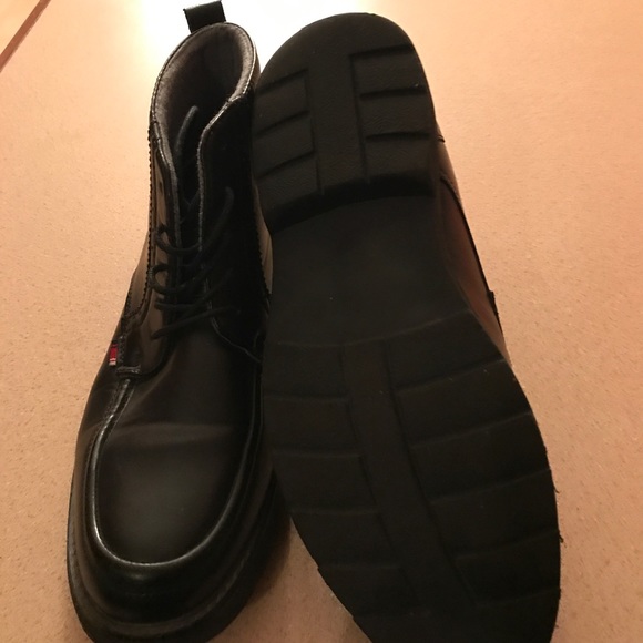 Boot - Picture 4 of 5